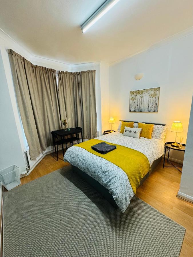 2 Bedrooms House Near Central Лондон Екстер'єр фото