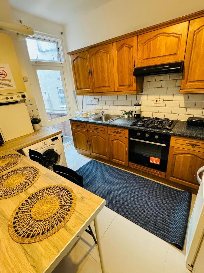 2 Bedrooms House Near Central Лондон Екстер'єр фото
